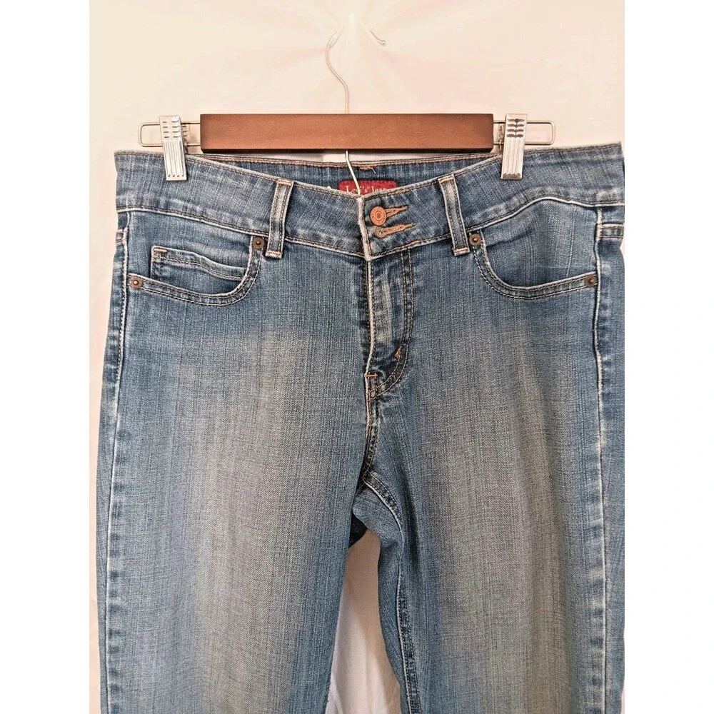 Levi's Women's Size 6 Medium 526 Slender Boot Cut Blue Denim Jeans Cotton Blend